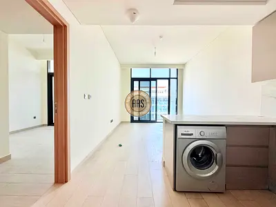 Pool view •• U shape kitchen •• Ready to move •• chiller free •• best location •• spacious layout