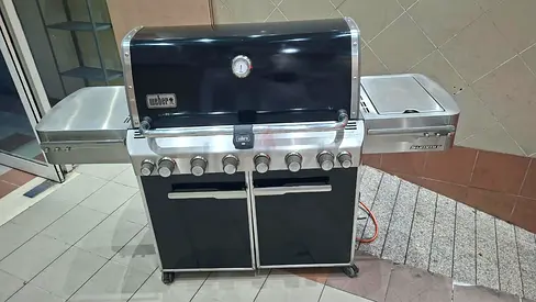 Weber Summit E-670 6-Burner Gas Grill is a high-performance outdoor cooking system perfect working