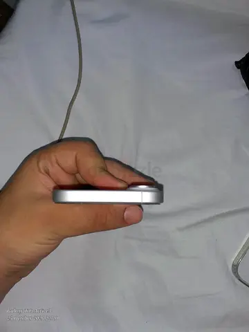 Apple iPhone 16 (silver) - excellent condition