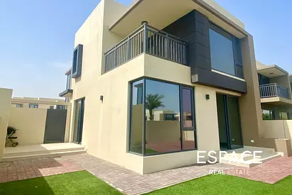 AVAILABLE NOW | SINGLE ROW | 4 BR