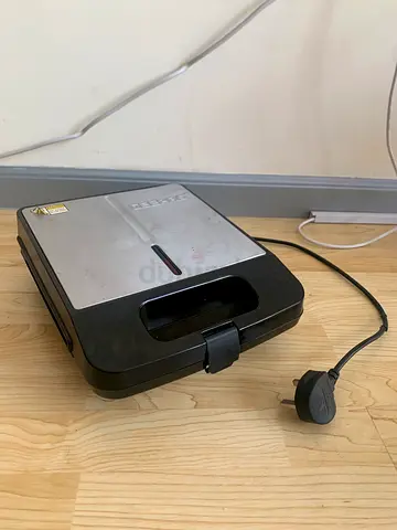 Used Sandwich Maker / Panini Grill - Compact and Working