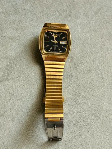 Vintage gold-tone Seiko automatic wristwatch with day-date