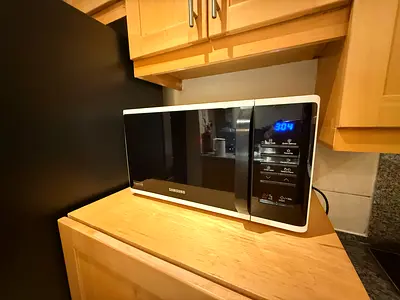 Samsung microwave in good working condition