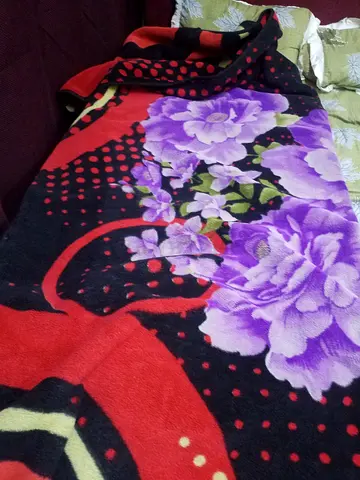 Warm floral fleece blanket - good condition double bed 200x 220 kg 5