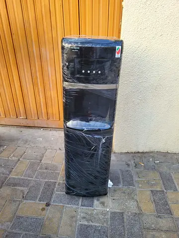Bottom load water dispenser