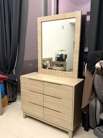 Light wood 6-drawer dresser with large mirror - good condition