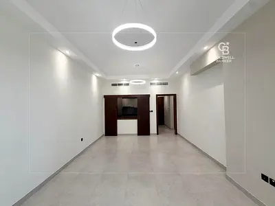 Spacious I Pool View I Near Metro & School
