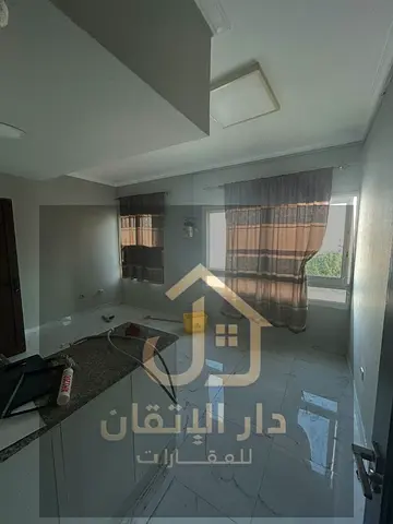 An excellent opportunity for an annual studio rental in a prime location at an affordable price. Close to amenities. Free parking. Air conditioning pr