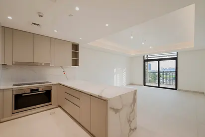 HIGH FLOOR | SKYLINE VIEWS | MULTIPLE OPTIONS
