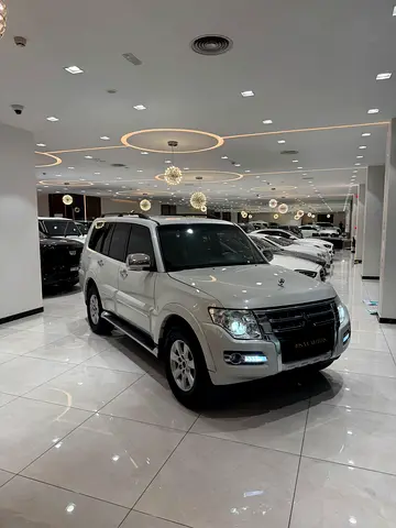 2018 Mitsubishi Pajero GLS GCC Specs