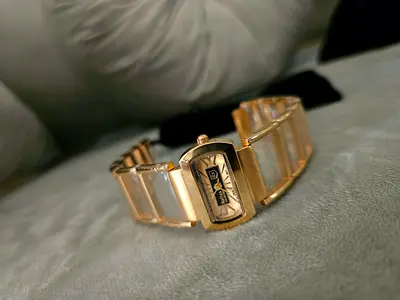Gold-toned women's rectangular bracelet watch, vintage style Swiss Made Reflax