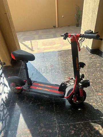 Electric scooter with seat — dual suspension, good condition