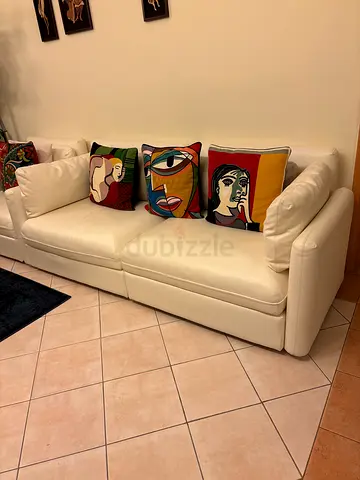White Leather 5- Seater Sofa in very Good Condition, 1 3-seater, 2 1-seater with 5 leather cushions