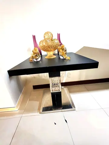 Modern Black Corner Accent Side Table with Decorative Base