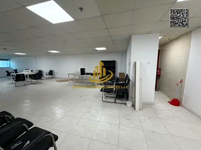 مكتب للبيع في أبراج فالكون (Falcon Towers)، بمساحة 1,640 قدماً مربعة، يقع في طابق مرتفع ويتمتع بإطلالة مفتوحة، كما يشمل موقفاً للسيارات وخطة سداد جذاب
