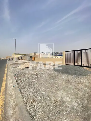 مستودع تجاري بمساحة 12000 قدم مربع في الإمارات