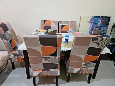 Dining table with 5 patterned upholstered chairs - good condition