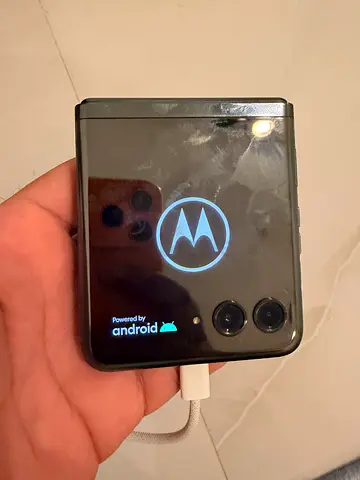 Motorola rezr2024