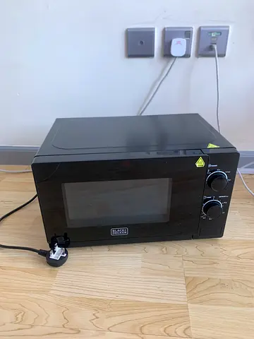 Compact Black Countertop Microwave Oven - Good Working Condition