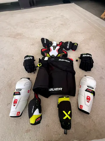 Bauer youth ice hockey protective gear set - gloves, pants, shin guards, shoulder pads