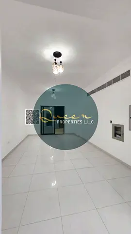 Large space / Prime and vibrant location / Close to services and amenities