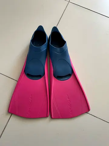 Pink swim fins/snorkeling flippers - size 32/33 Euro