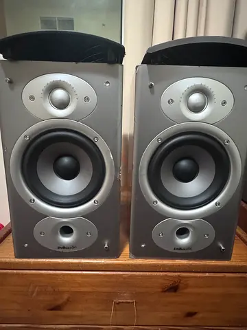 Pair of Speakers - Passive Bookshelf Speakers (Good Condition)