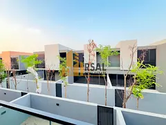 Brand new Luxurious 4 Bedroom Middle unit // Saro Massar