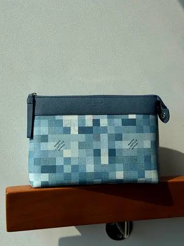 Lv hand bag