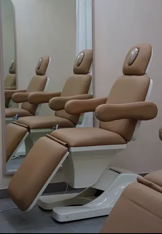 Adjustable Beauty Treatment Chair / Bed – Pedicure, Facials & Massage