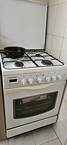 Used bompani Freestanding Gas Cooker with Oven - Good Working Condition