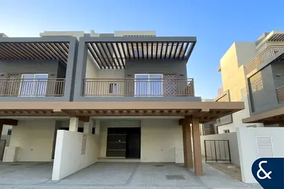 4 Bed Corner | Private | New | Motivated