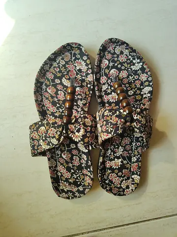 Stylish Black Floral Printed Footwear with Bead Detail