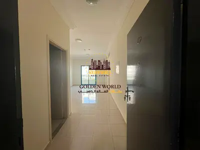 غرفتين وصالة مع بلكونة في القاسمية الند، صيانة مجانية، أمن وكاميرات 24/7، سكن عائلي وموقع حيوي قريب من الخدمات. 39 ألف سنوياً.