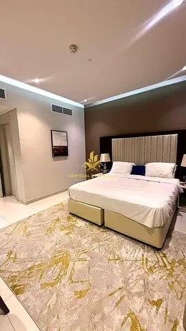 إطلالة على برج خليفة | مفروش بالكامل | معيشة مع تراس | تصميم فريد وواسع | شاغر