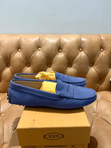 Tod’s ladies’ Gommino suede driving loafers in Blue suede Tod's style men's driving loafers -size 38