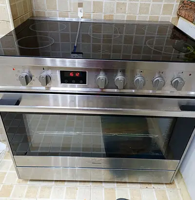 Stainless Steel Stove Hisense 90x60 Electric Ceramic Cooker – Unused Oven
