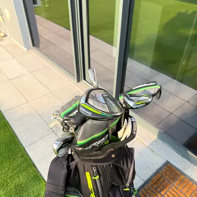 Complete set of TaylorMade golf clubs with bag. Full set 6-9Iron, PW + SW, Driver plus 2 woods. new