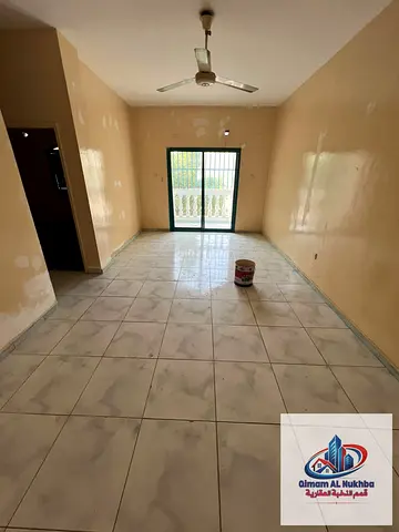 غرفتين صاله بلكونه مساحه ممتازه 2 حمام مطبخ كبير مرتب تشطيبات ممتازه صيانه بلكامل موقع ممتاز قريب من جميع الخدمات ميسلون الشارقه