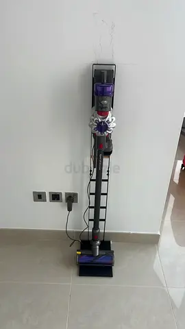 Dyson V8 Advanced Cordless Vacuum with Freestanding Stand, Excellent Condition!