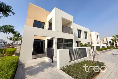 4 Bed Triplex | Single Row | Centrally Located