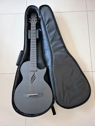 Carbon Fiber Acoustic Guitar in Case - Matte Black