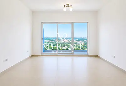 Large Layout | Closed Kitchen | 3 Parking | Ready