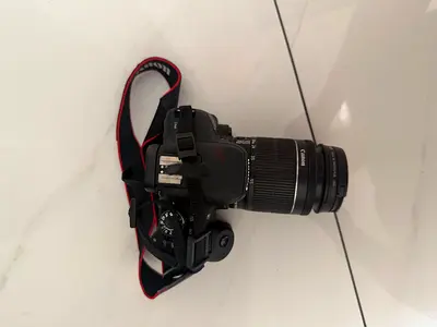 Canon EOS 750D DSLR + 18-55mm IS STM Lens – Excellent Condition