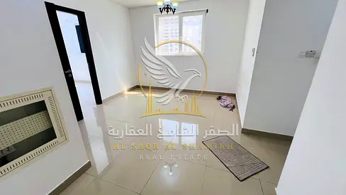 شقة غرفة وصالة في النباعة الشارقة بمساحة واسعة وتشطيبات نظيفة وتكييف مركزي وتصميم عملي مناسب للعائلات الباحثة عن الراحة والسكن المريح