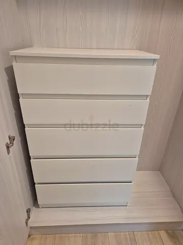 White 6-Drawer Chest / Dresser - Good Condition