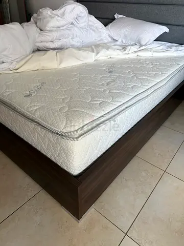 Homecenter King Size (180x200cm) mattress - barely used