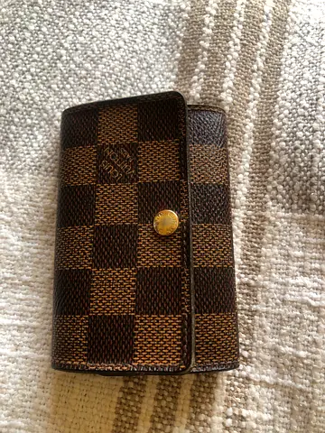 Louis Vuitton 6 ring key holder