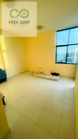 🛏️ التفاصيل: 3 غرف نوم غرفة خادمة 3 حمامات 3 بلكونات موقف سيارة خاص