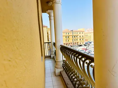 Master room with balcony for rent in Spain Cluster 3000